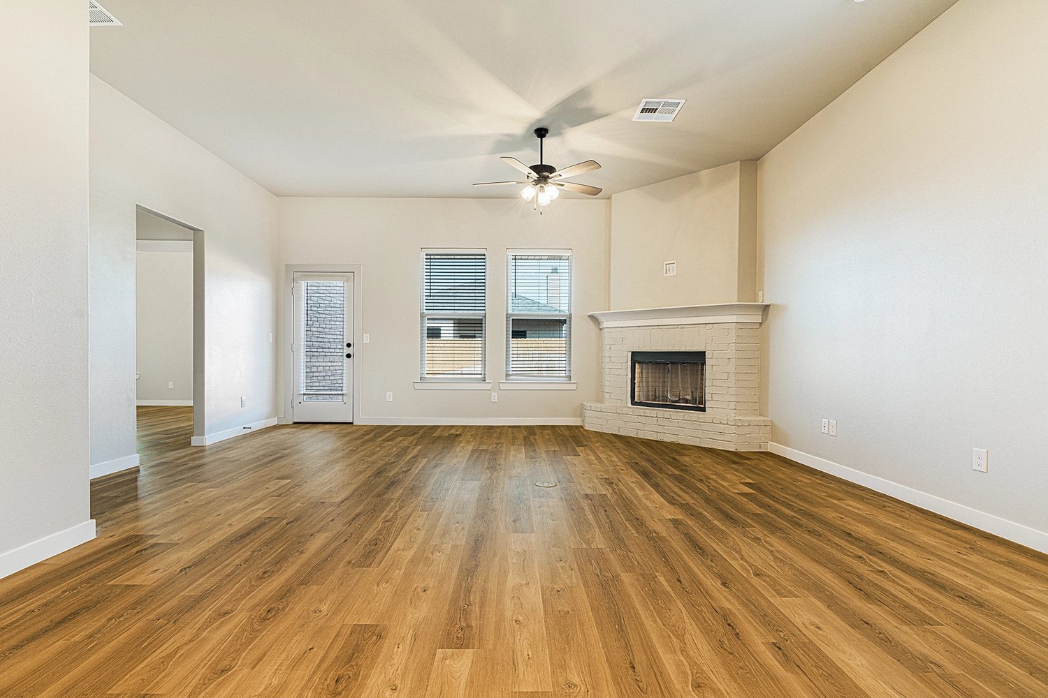 1700kpLivingRoom