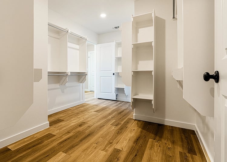 1700kpMaster Closet