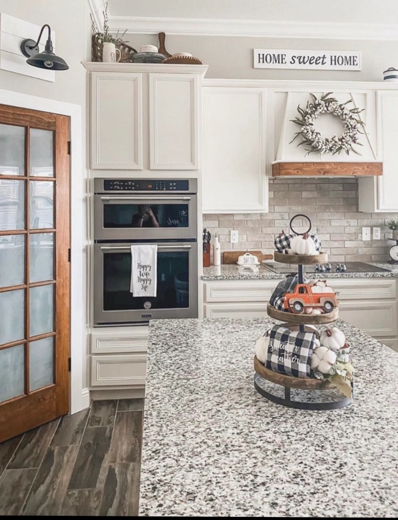 Photo of a decorated Betenbough Homes kitchen.