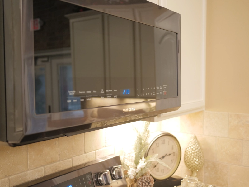 Photo of a Samsung microwave in a Betenbough home.