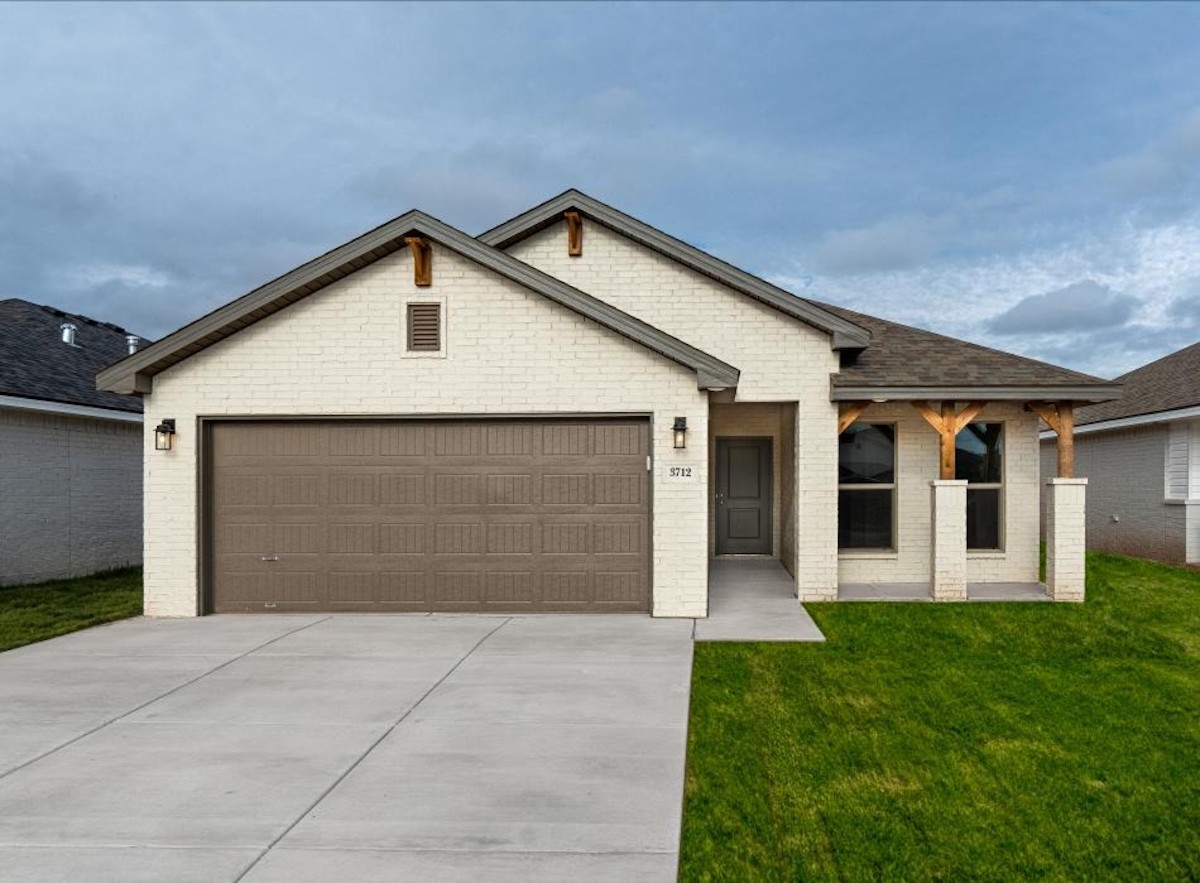 Photo of Betenbough Homes' Pamela floor plan with a covered front porch and triple columns.