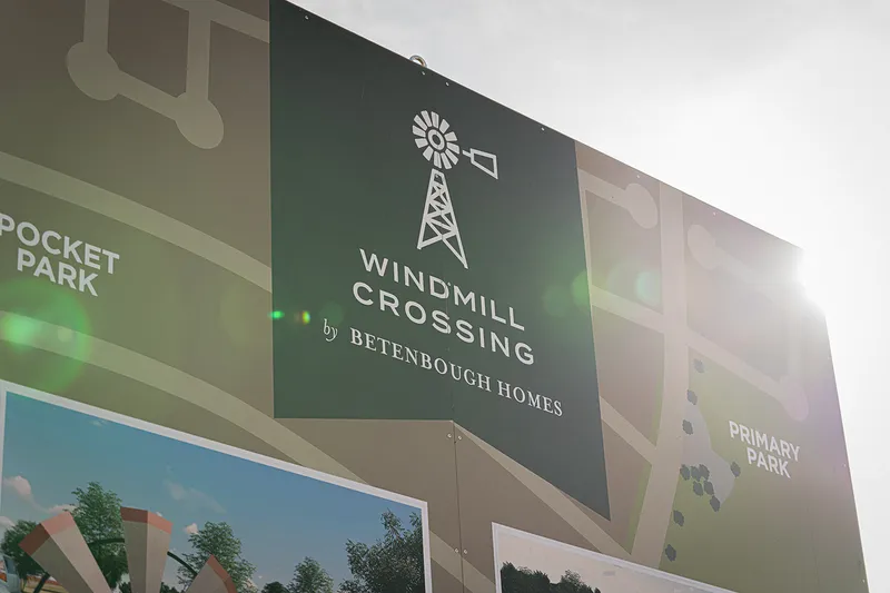 Photo of the Windmill Crossing community sign.